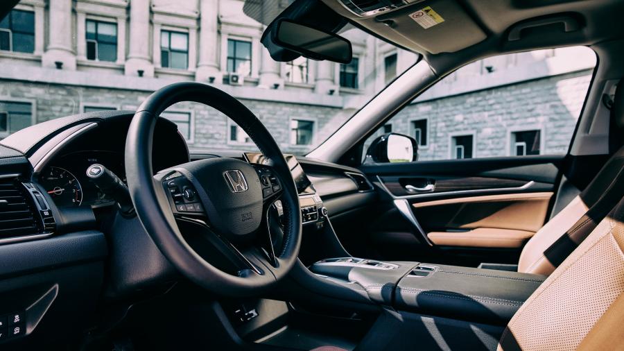 Интерьер Honda Avancier 2016 года  (фото 10 из 30)
